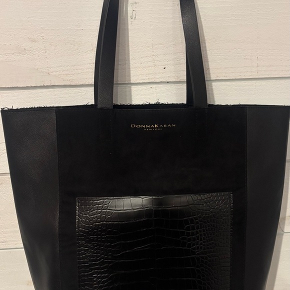 Donna Karan Large Tote Bag
Cashmere Mist Black Designer 14 in×16 in
Never Used ! - Picture 5 of 15